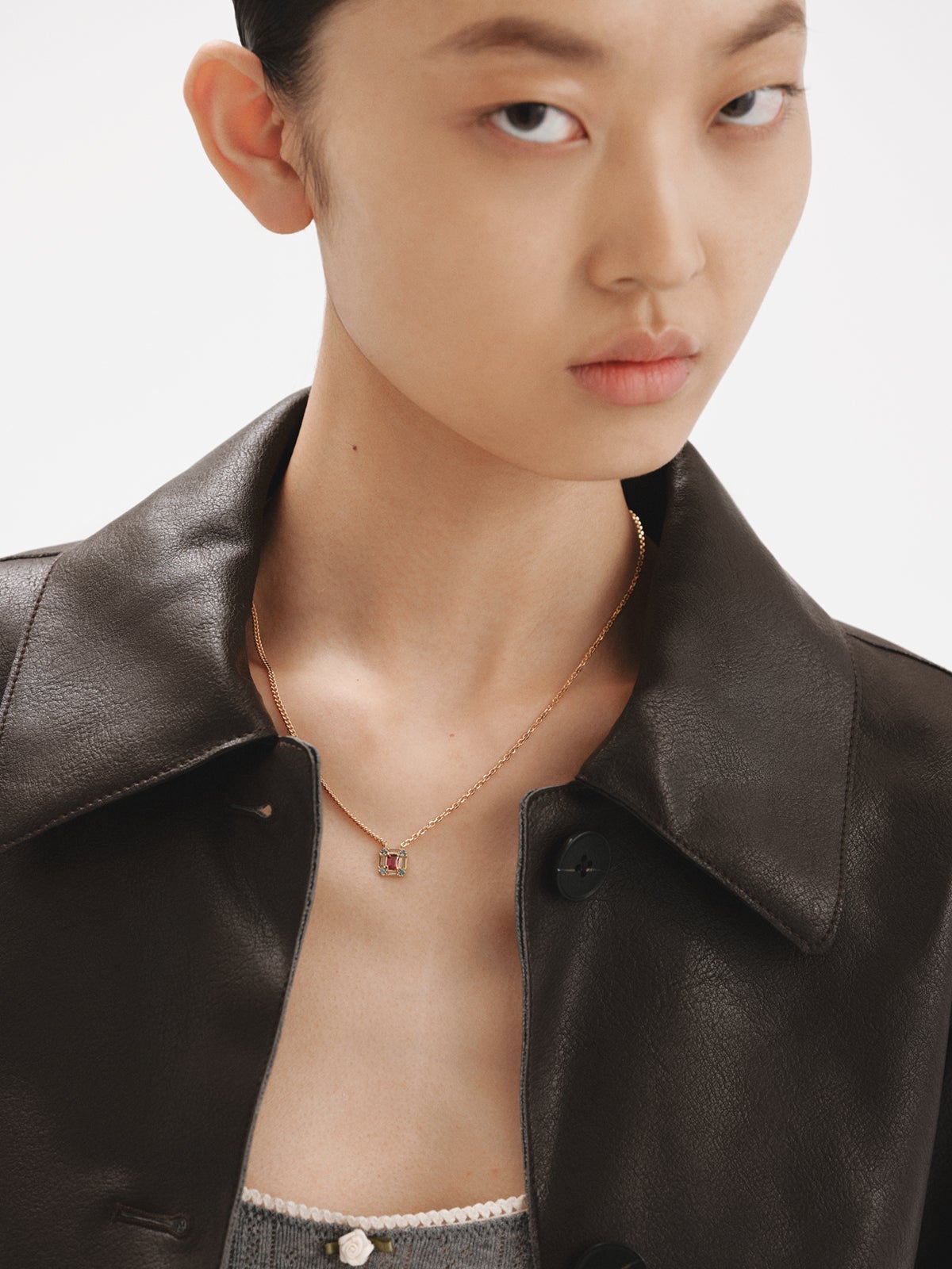 Colgante de plata 925 bañada en oro amarillo de 18K con rodolita rosa, topacio azul london y peridoto verde