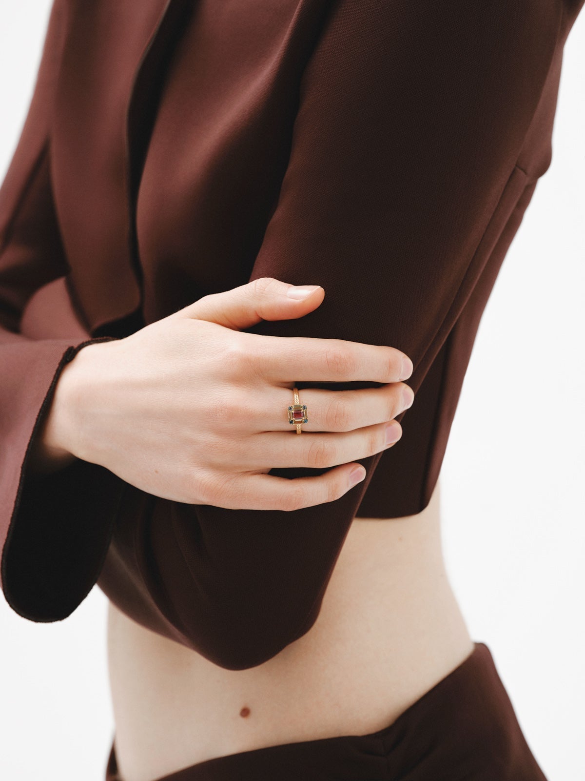 Anillo de plata 925 bañada en oro amarillo de 18K con rodolita, peridoto y topacio