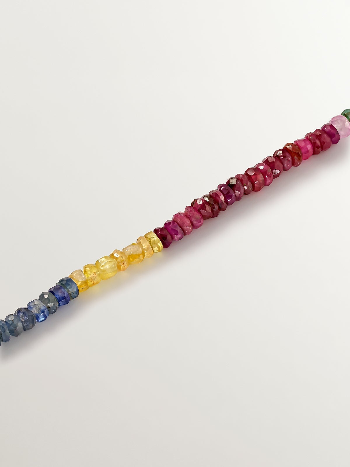 Collar de plata 925 bañada en oro amarillo de 18K con bolas de zafiros multicolor