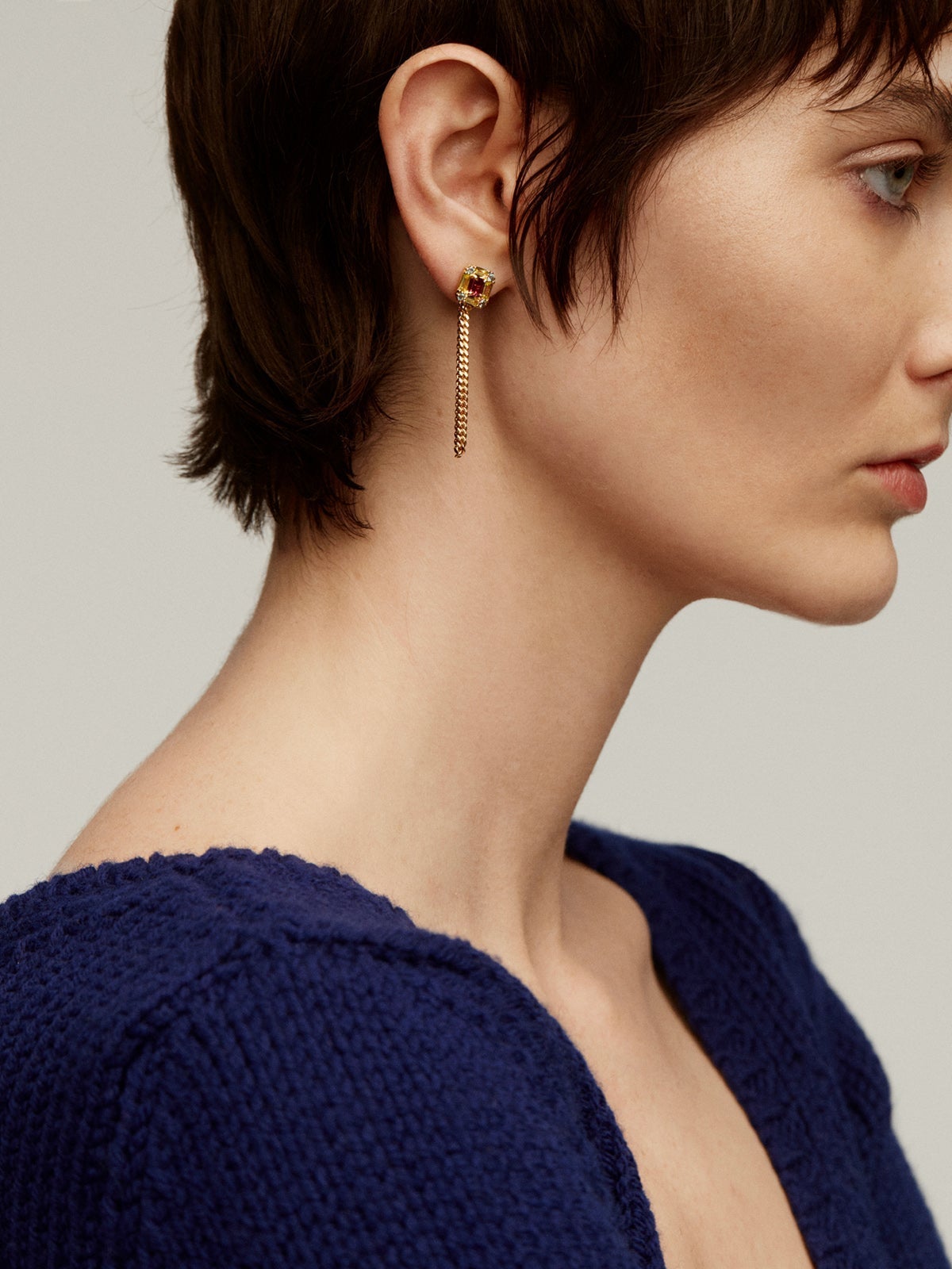Pendientes largos cadena de plata 925 bañada en oro amarillo de 18K con peridotos, topacios y rodolitas