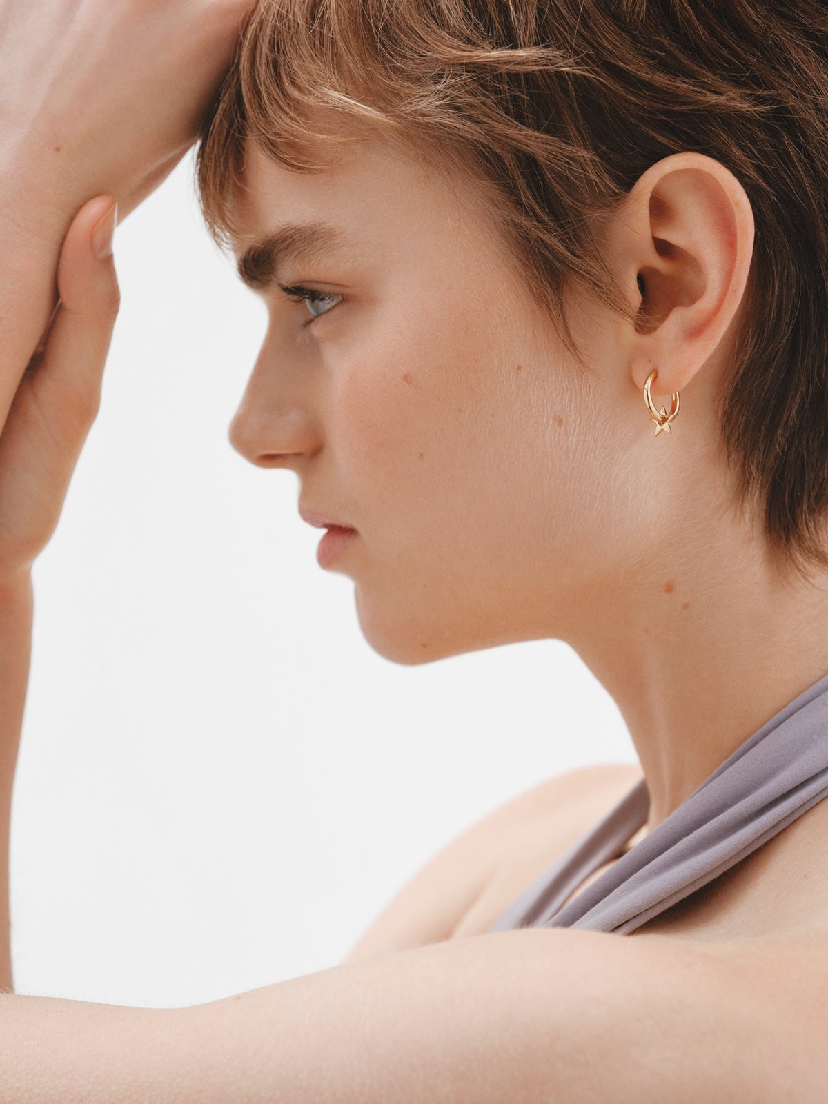 Pendientes de aro pequeños de plata 925 bañada en oro de 18K con estrella