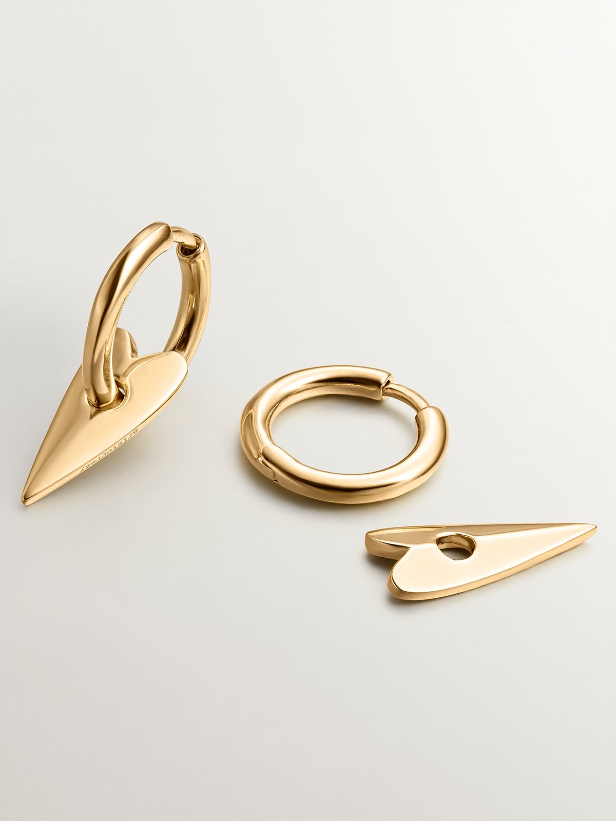 Pendientes de aro pequeños de plata 925 bañada en oro amarillo de 18K con corazón