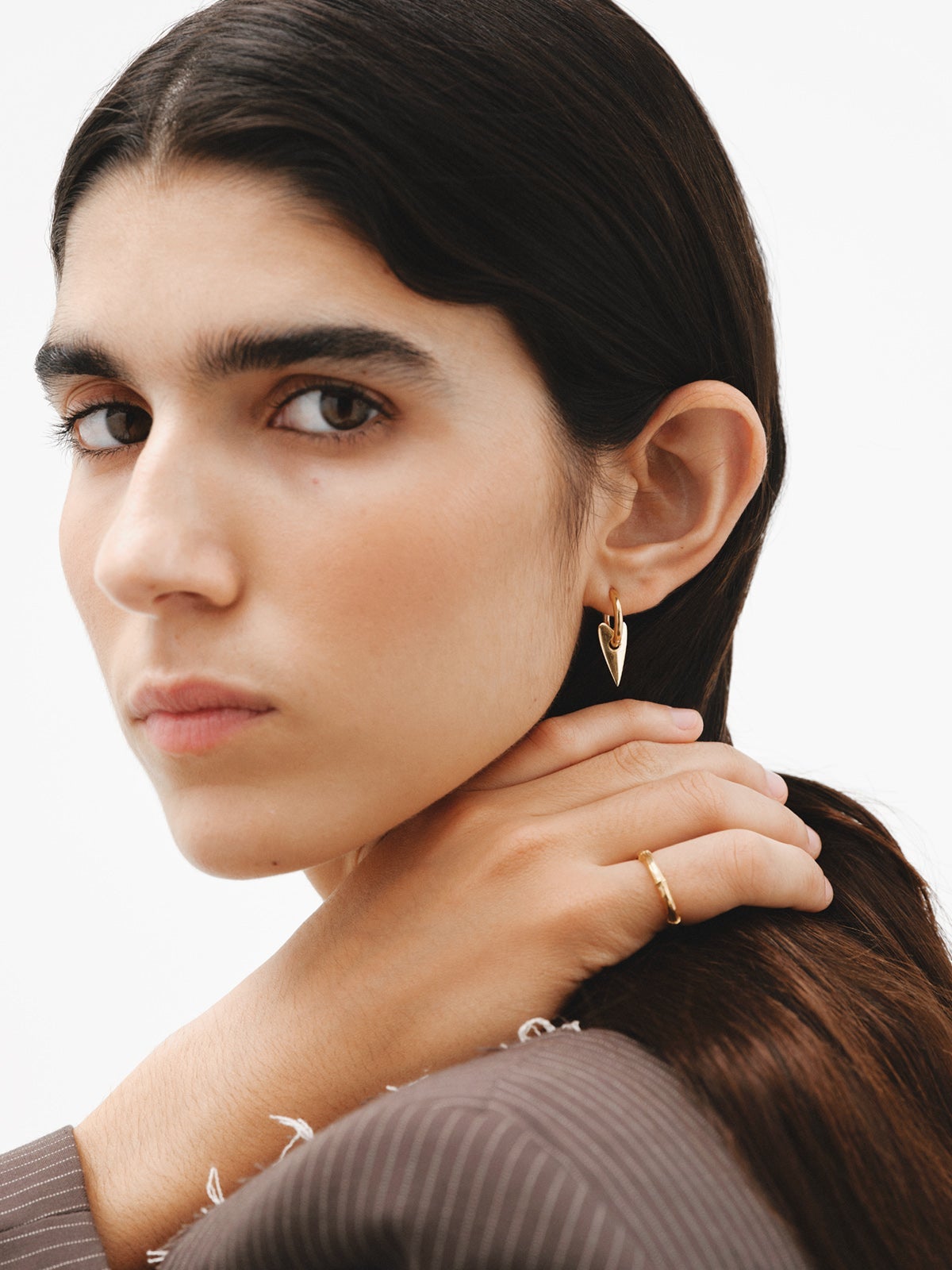 Pendientes de aro pequeños de plata 925 bañada en oro amarillo de 18K con corazón