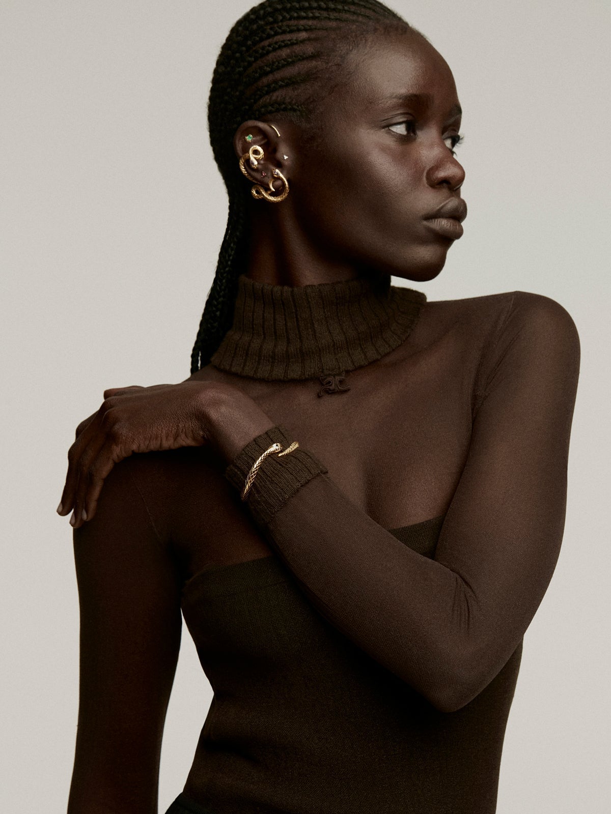 Earcuff de plata 925 bañada en oro amarillo de 18K con forma de serpiente, amatista y tsavorita