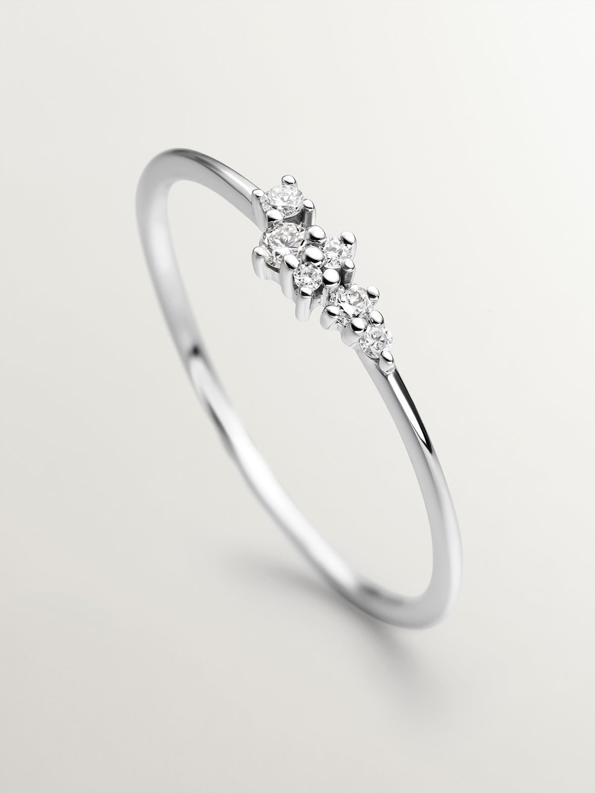 Anillo de oro amarillo de 18K con diamantes 0,07 cts