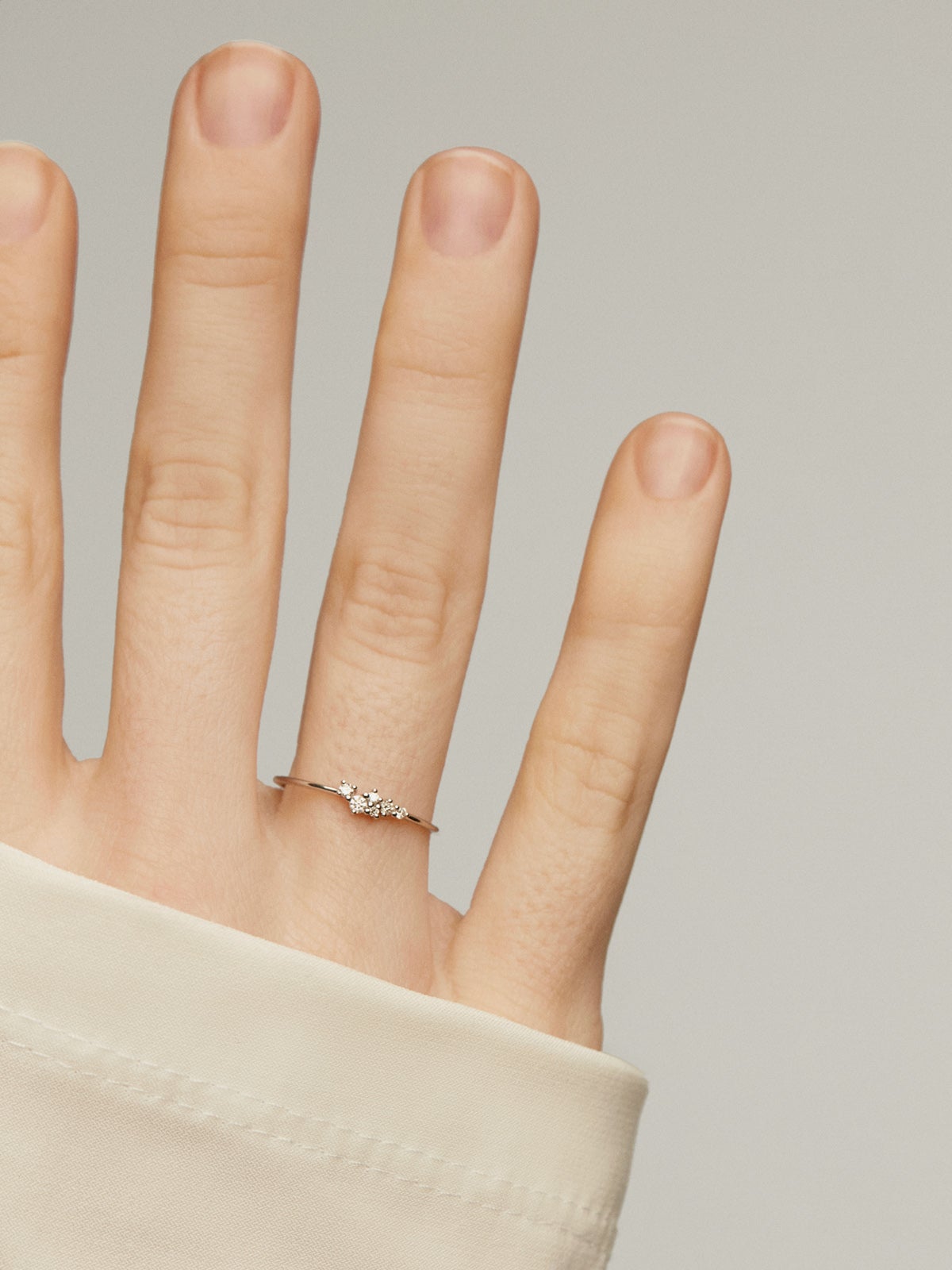 Anillo de oro amarillo de 9K con diamantes 0,07 cts