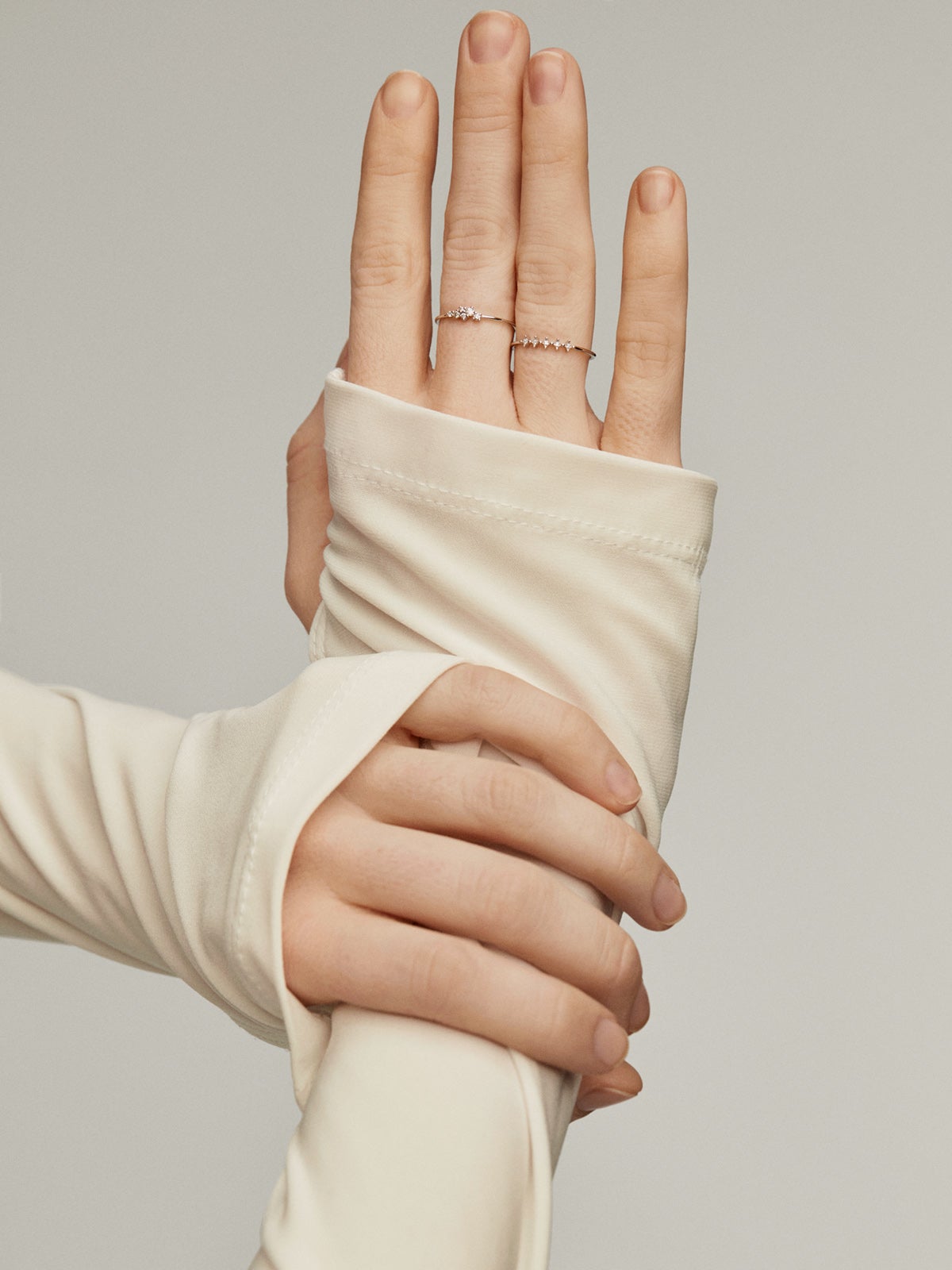 Anillo de oro amarillo de 9K con diamantes 0,07 cts