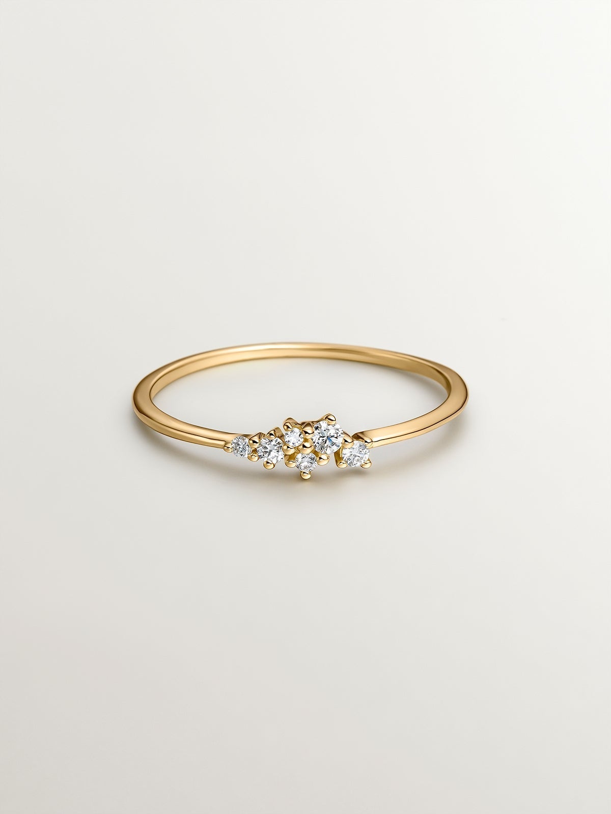 Anillo de oro amarillo de 18K con diamantes 0,025 cts