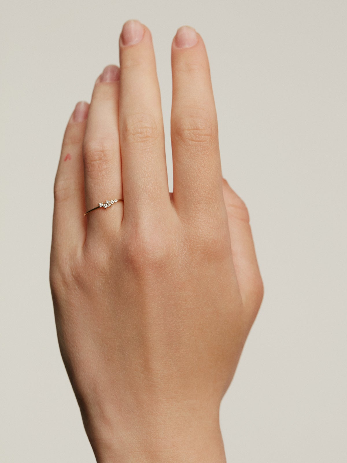 Anillo de oro amarillo de 9K con diamantes 0,025 cts