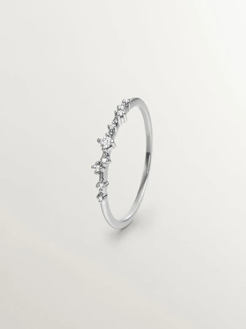 Anillo de oro blanco de 18K con diamantes
