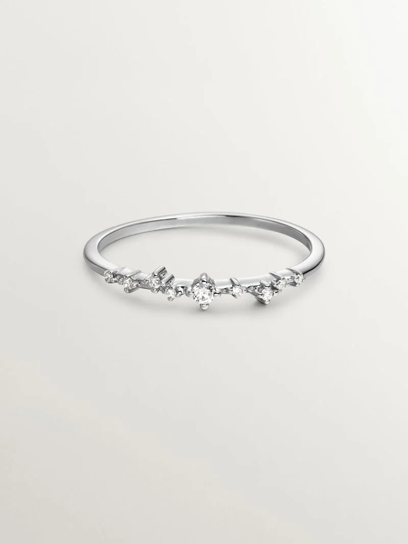 Anillo de oro blanco de 18K con diamantes