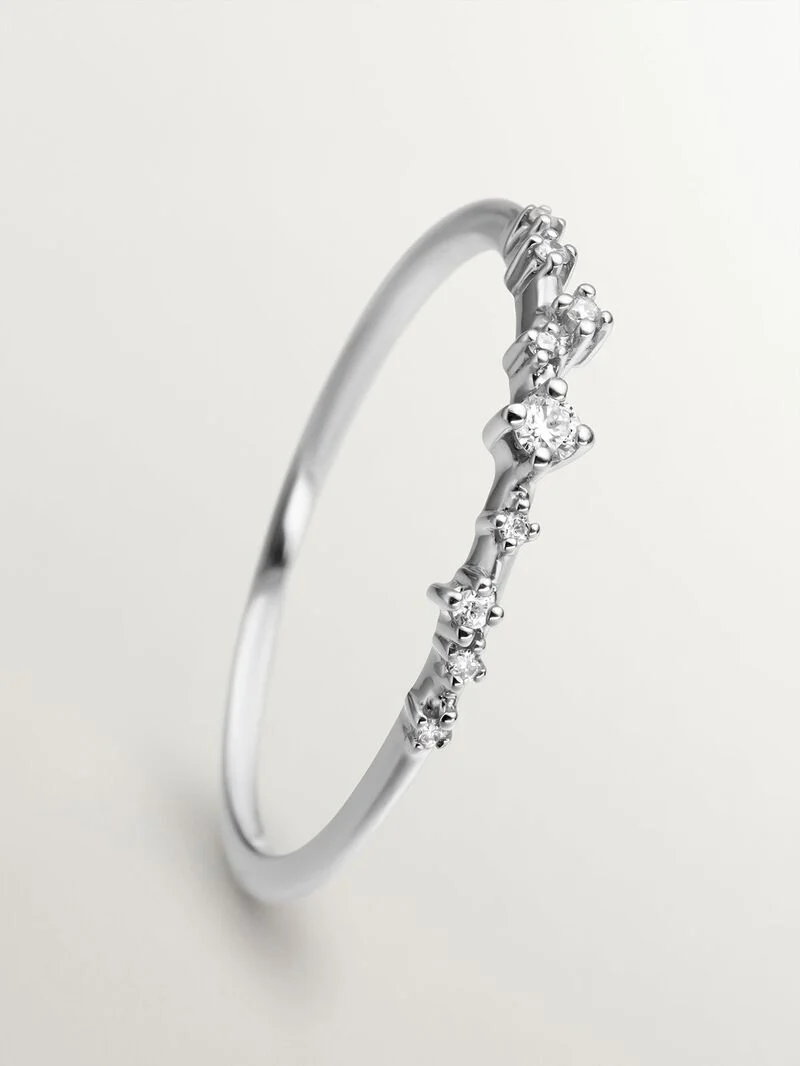 Anillo de oro blanco de 18K con diamantes