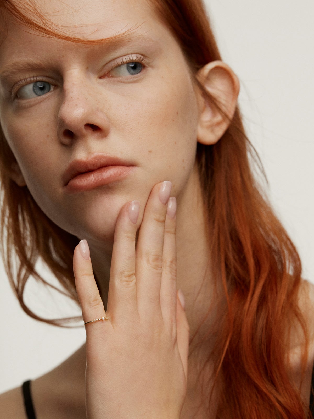 Anillo de oro amarillo de 9K con diamantes