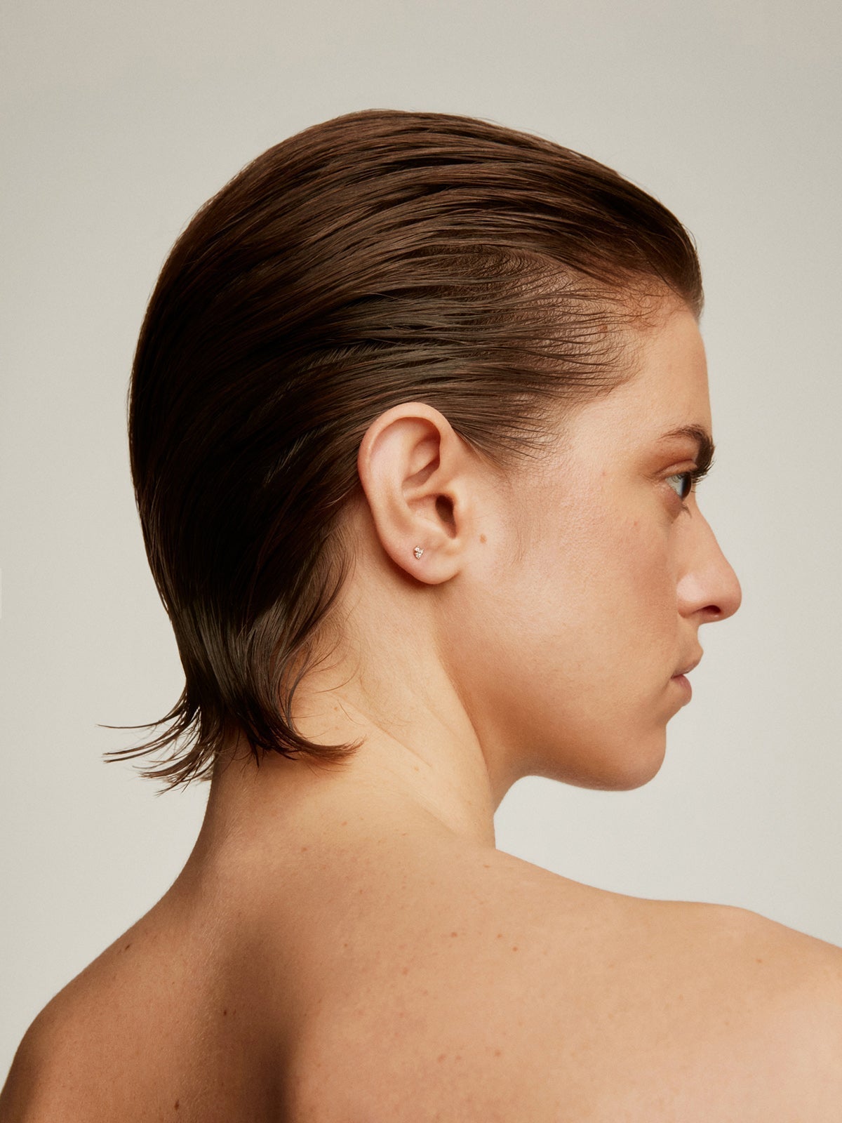 Pendiente individual de oro blanco de 9K con diamantes