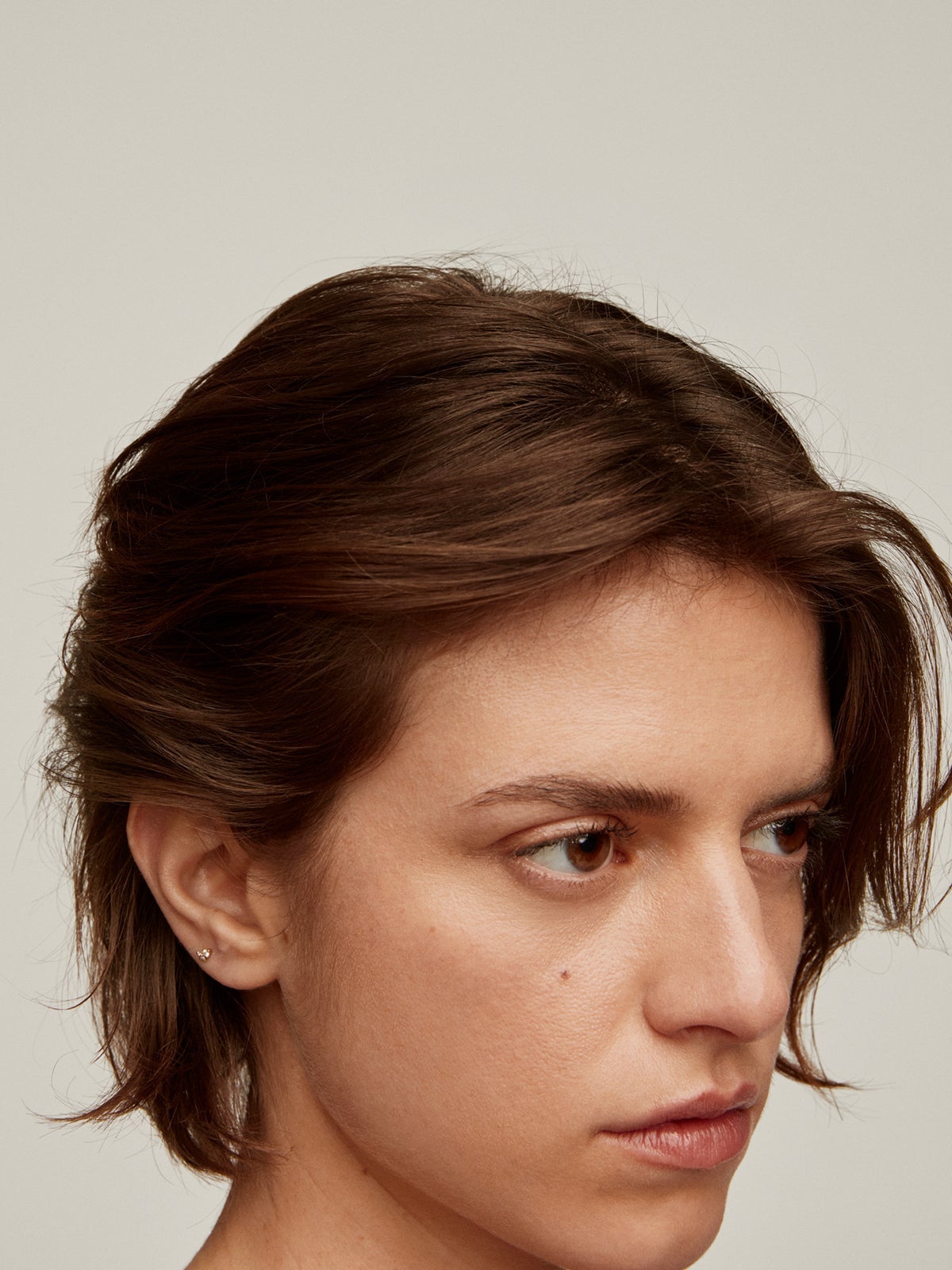 Pendiente individual de oro amarillo de 9K con diamantes