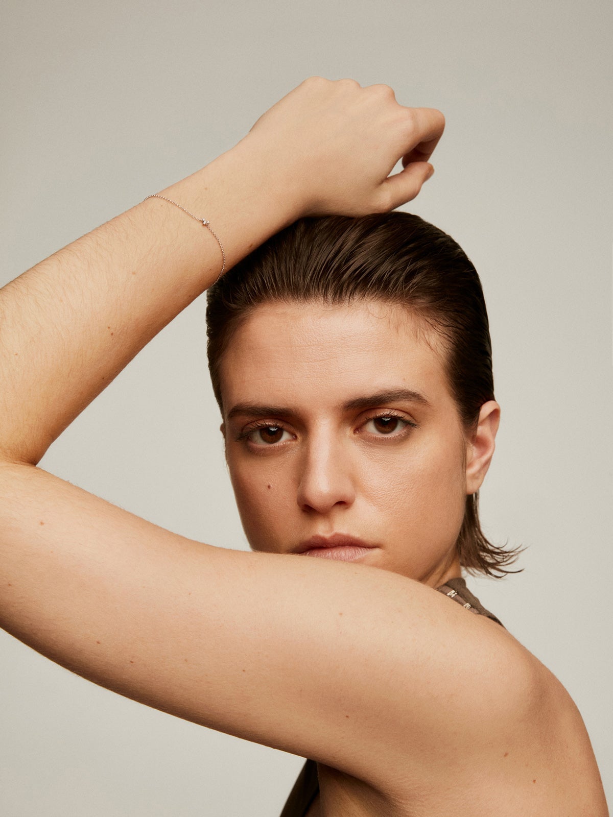 Pulsera de eslabones rolo de oro blanco de 9K con 3 diamantes