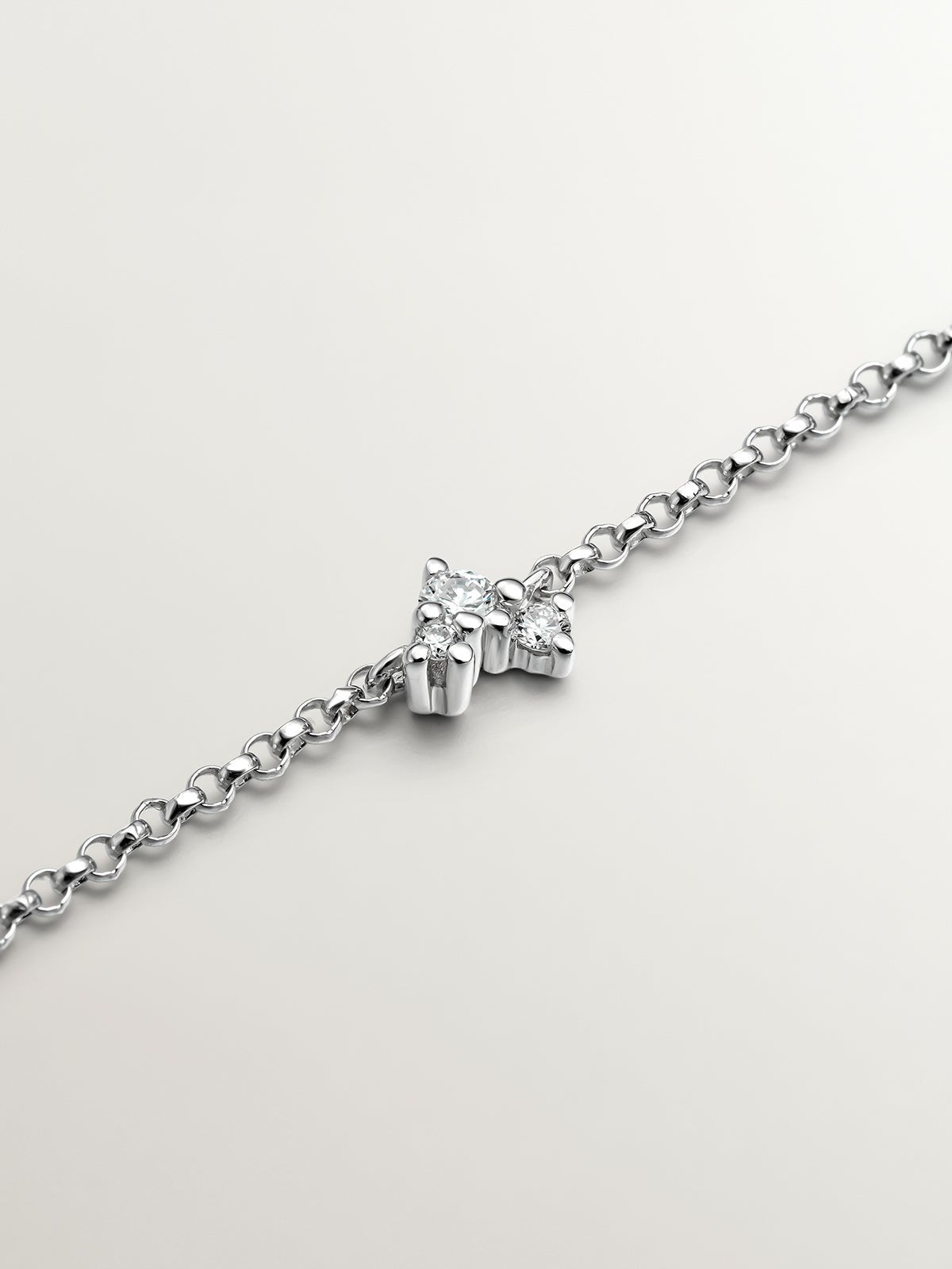 Pulsera de eslabones rolo de oro blanco de 9K con 3 diamantes