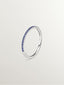 Anillo de oro blanco de 9K con zafiros azules