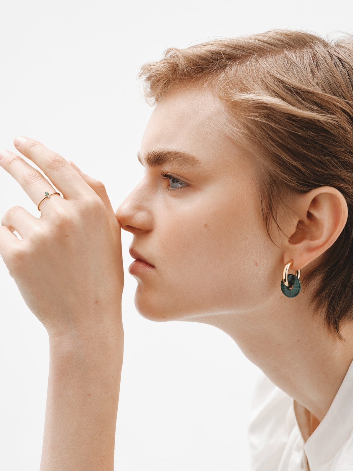 Anillo de oro amarillo de 9K con esmeralda y diamante