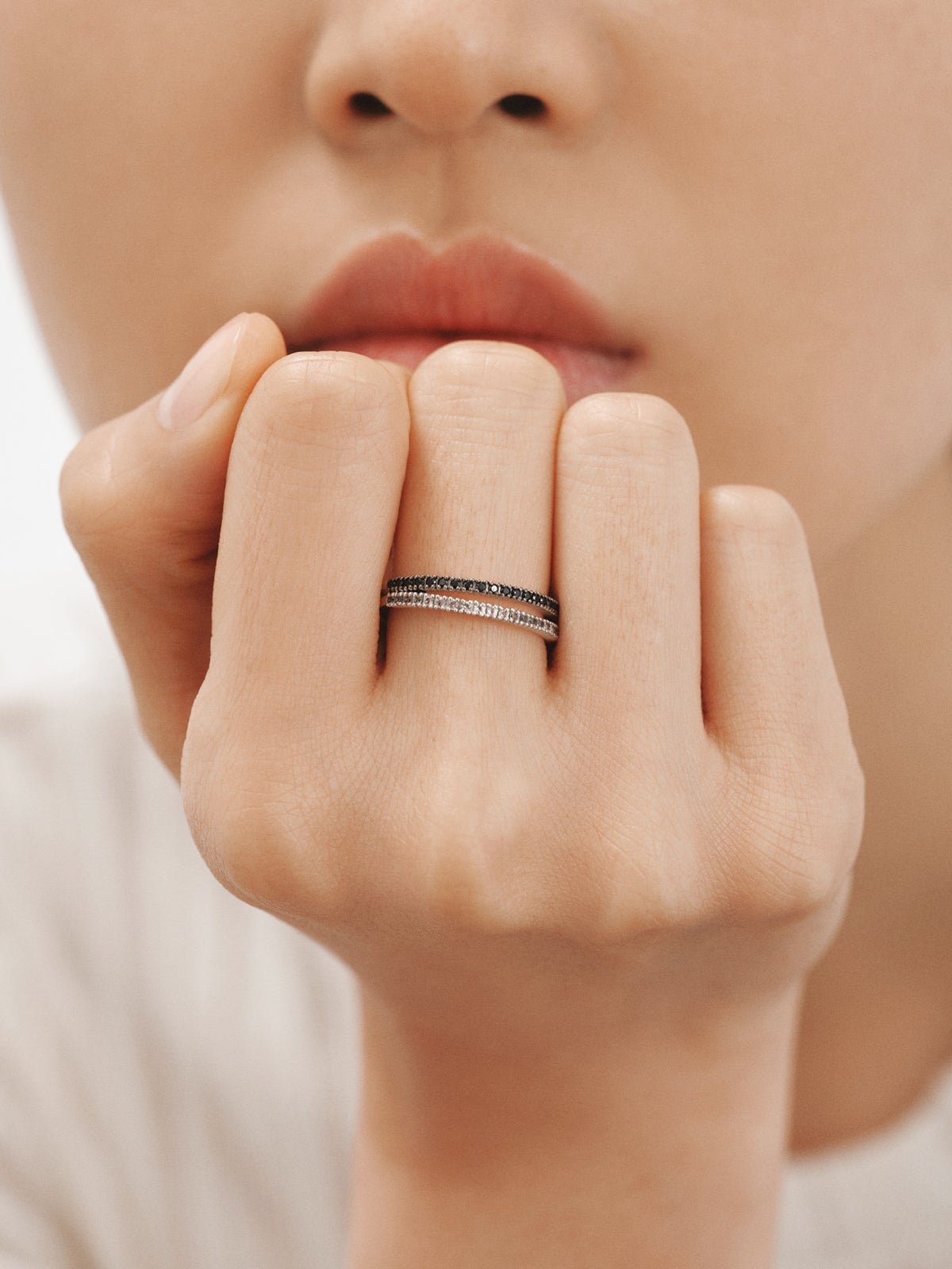 Anillo doble de plata 925 con espinelas negras y topacios blancos