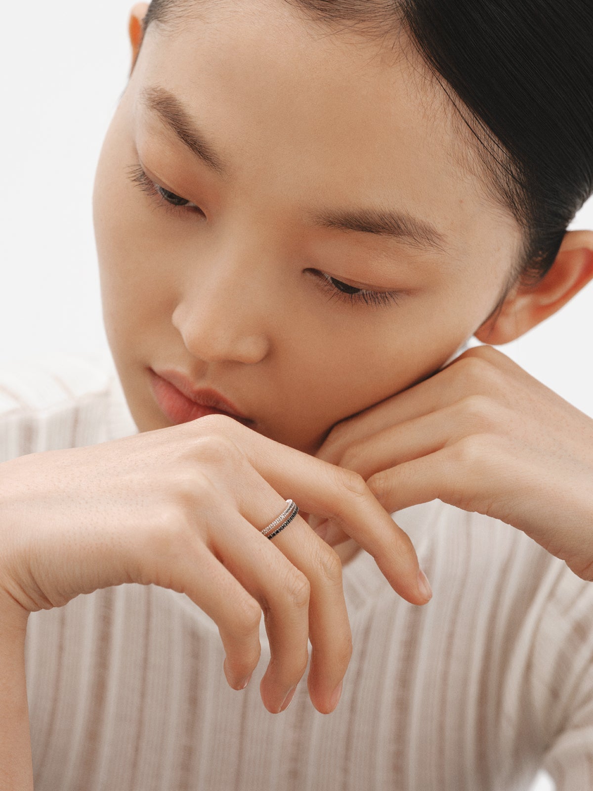 Anillo doble de plata 925 con espinelas negras y topacios blancos
