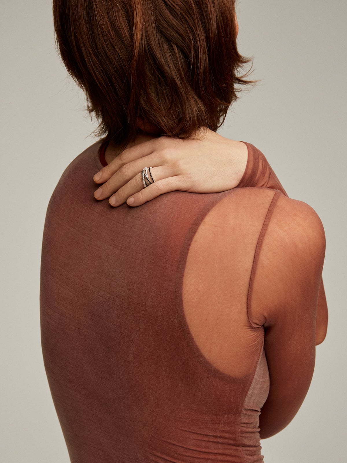 Anillo multibrazo cruzado de plata 925 con topacios blancos y espinelas negras