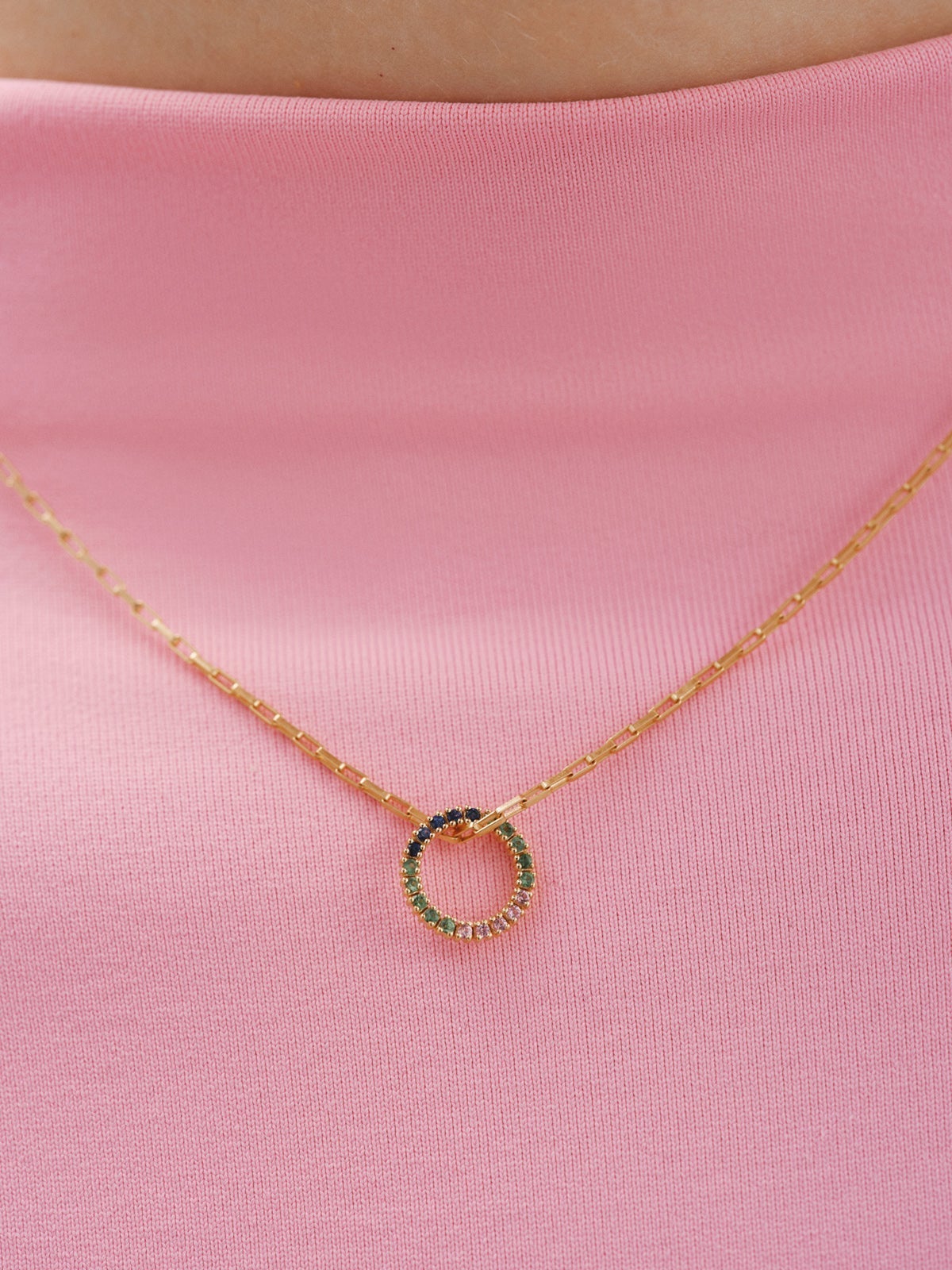 Colgante de plata 925 bañada en oro amarillo de 18K con tsavoritas y zafiros multicolor