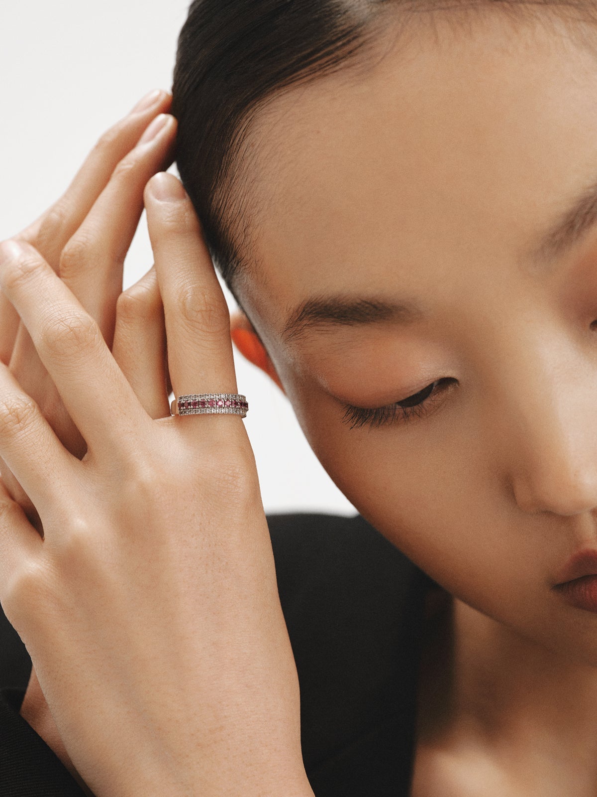 Anillo de plata 925 con rodolita rosa y topacios blancos