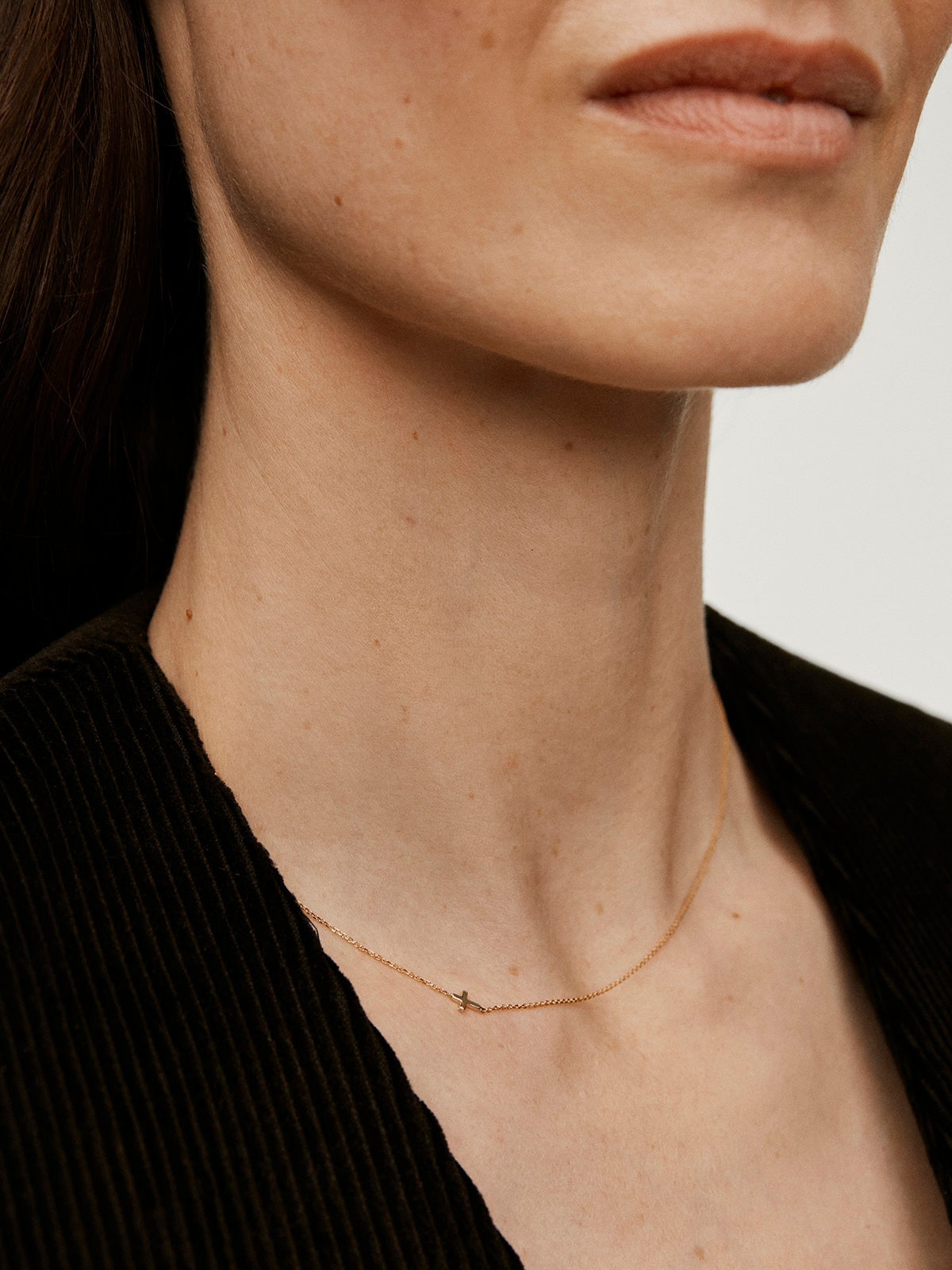 Cadena de oro amarillo de 9K con cruz