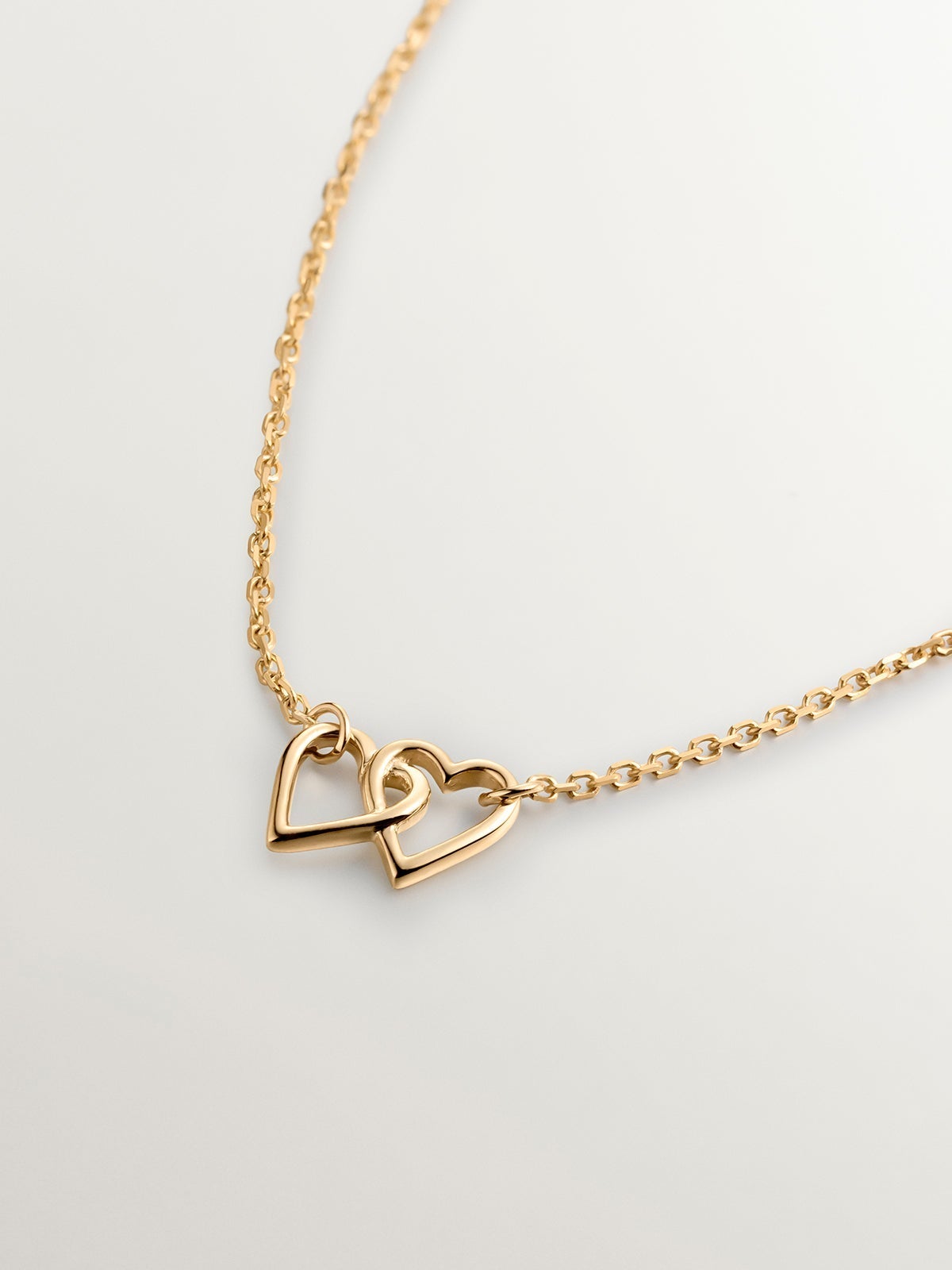 Colgante de oro amarillo de 9K con corazones entrelazados