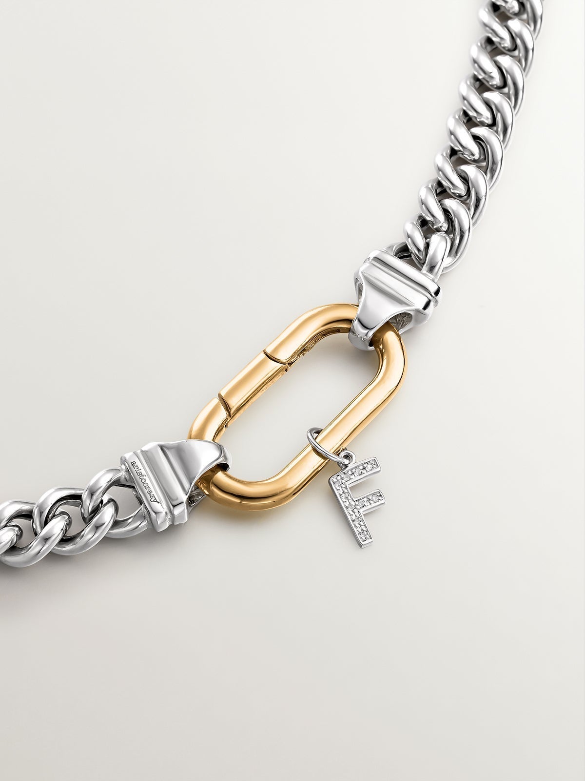 Charm de plata 925 y topacios blancos inicial F