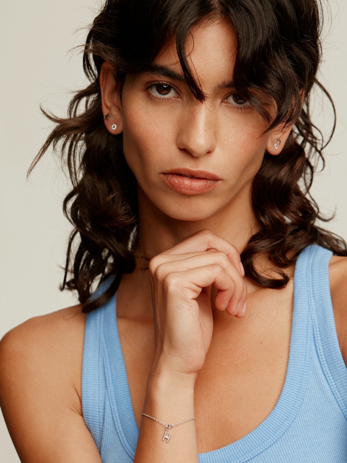 Charm de plata 925 y topacios blancos inicial H