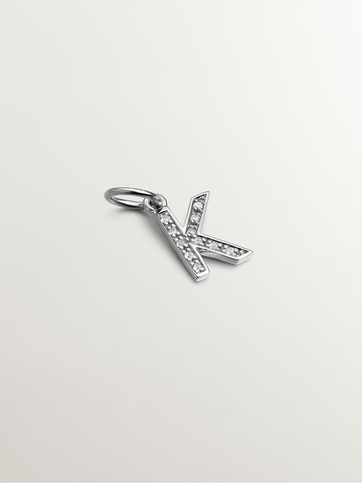 Charm de plata 925 y topacios blancos inicial K
