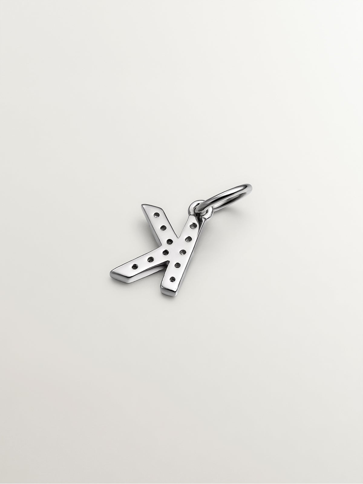 Charm de plata 925 y topacios blancos inicial K