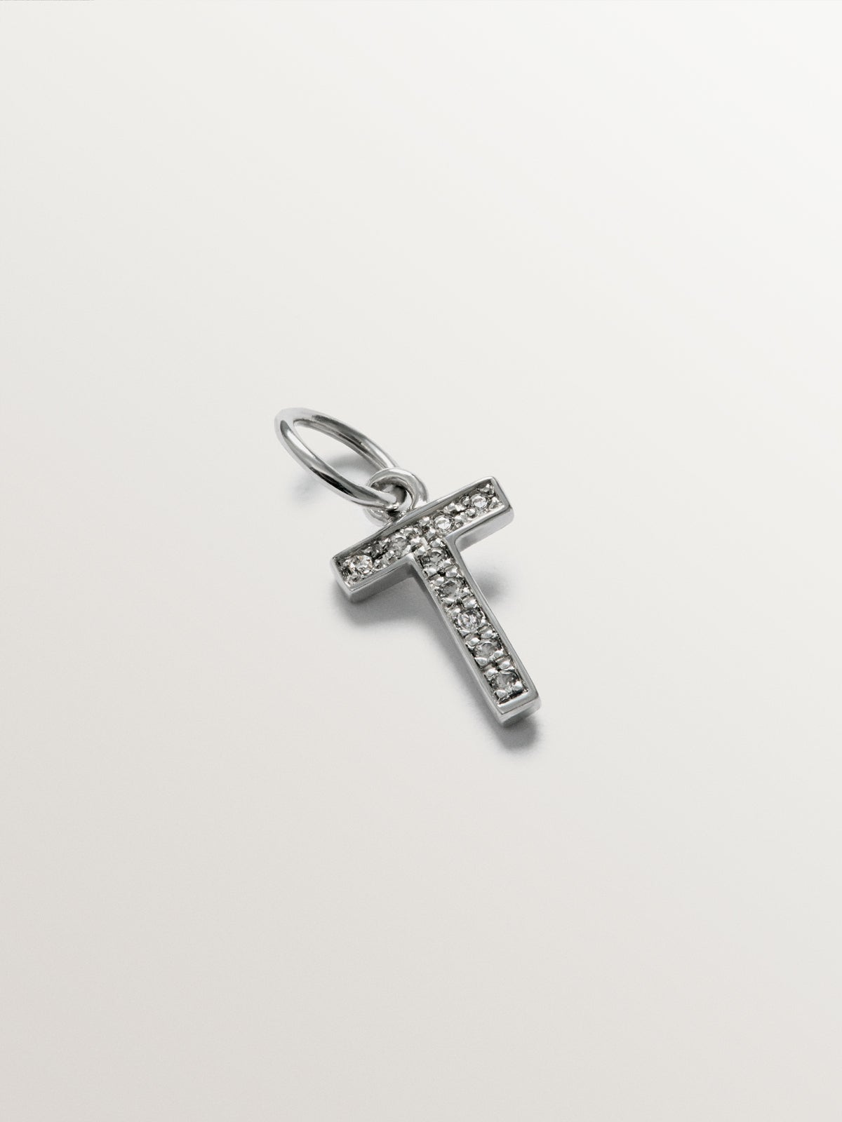 Charm de plata 925 y topacios blancos inicial T