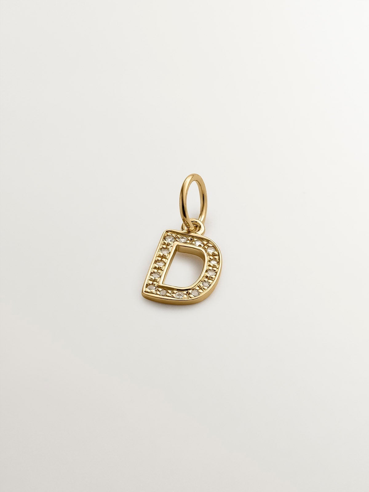 Charm de plata 925 bañada en oro amarillo de 18K y topacios blancos inicial D