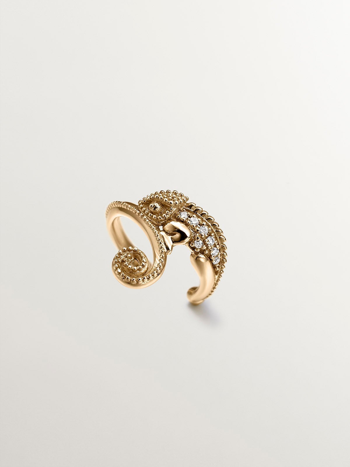 Pendiente earcuff de oro amarillo de 18K con diamante ISI2 con forma de camaleón