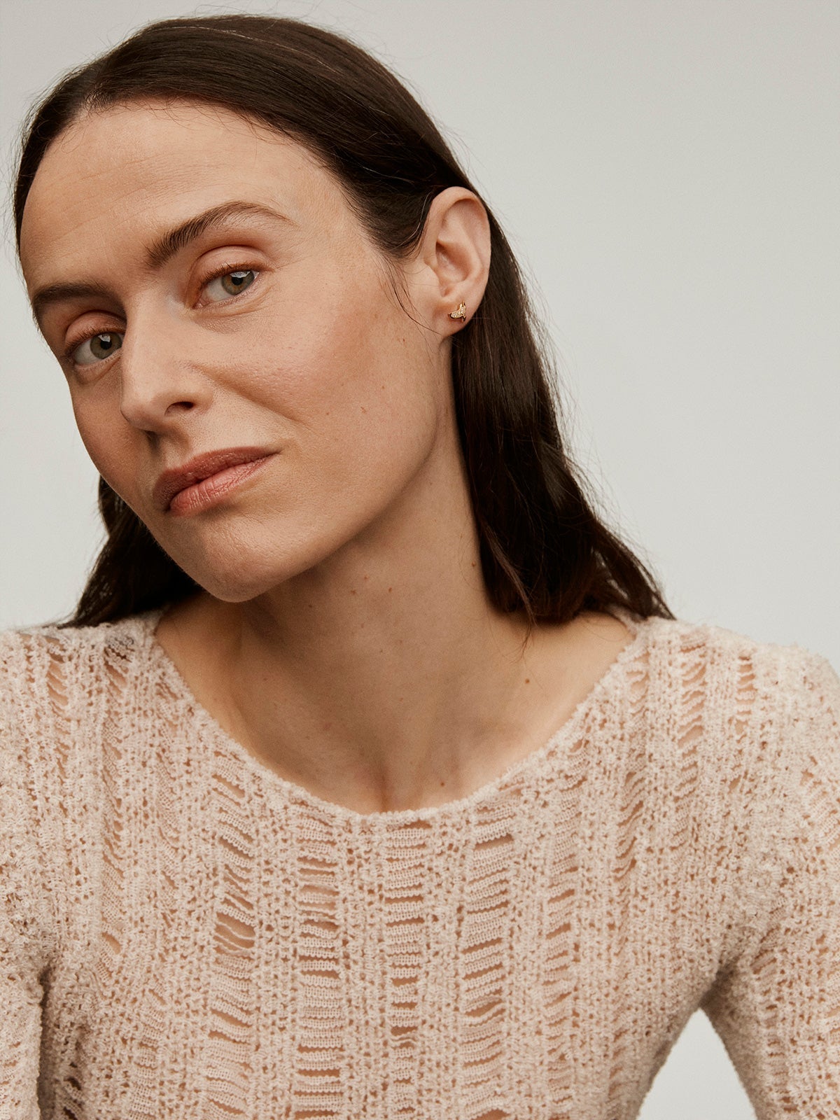 Pendiente individual de oro amarillo de 18K con forma de águila y diamantes