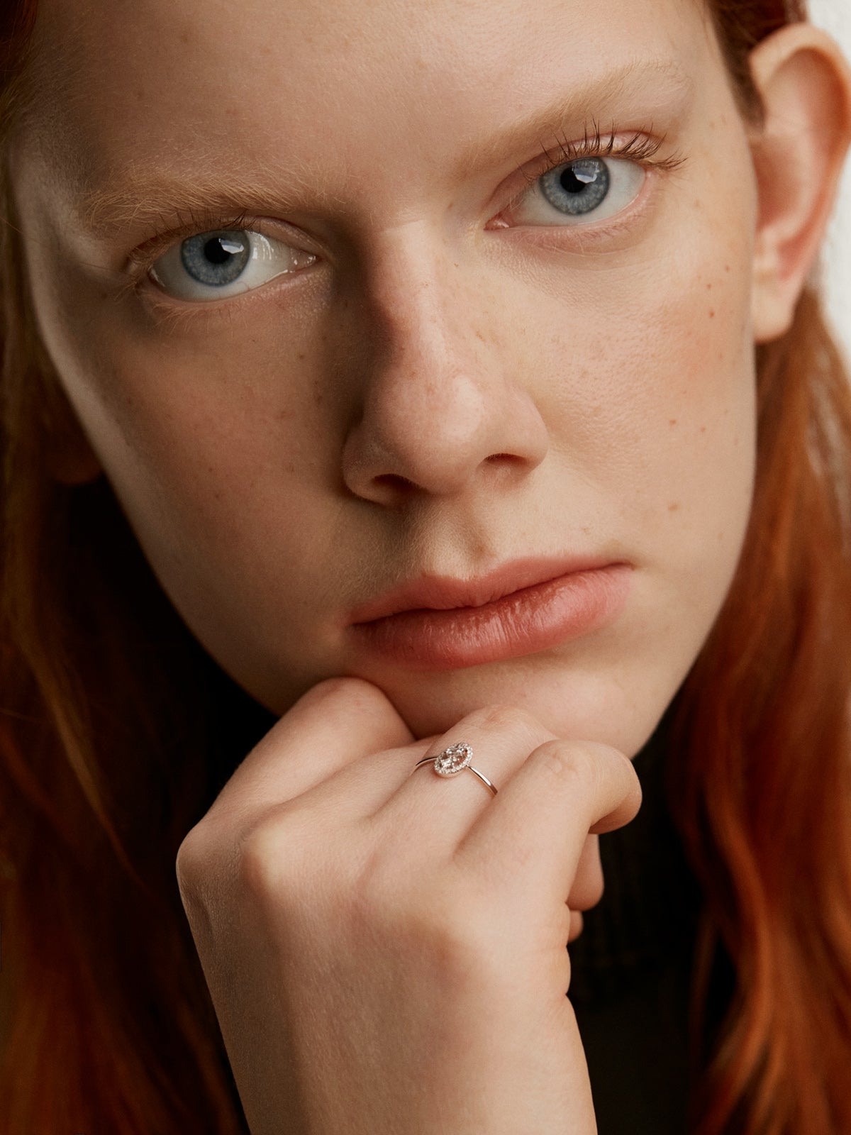 Anillo de oro blanco de 18K con diamantes 0,32 cts