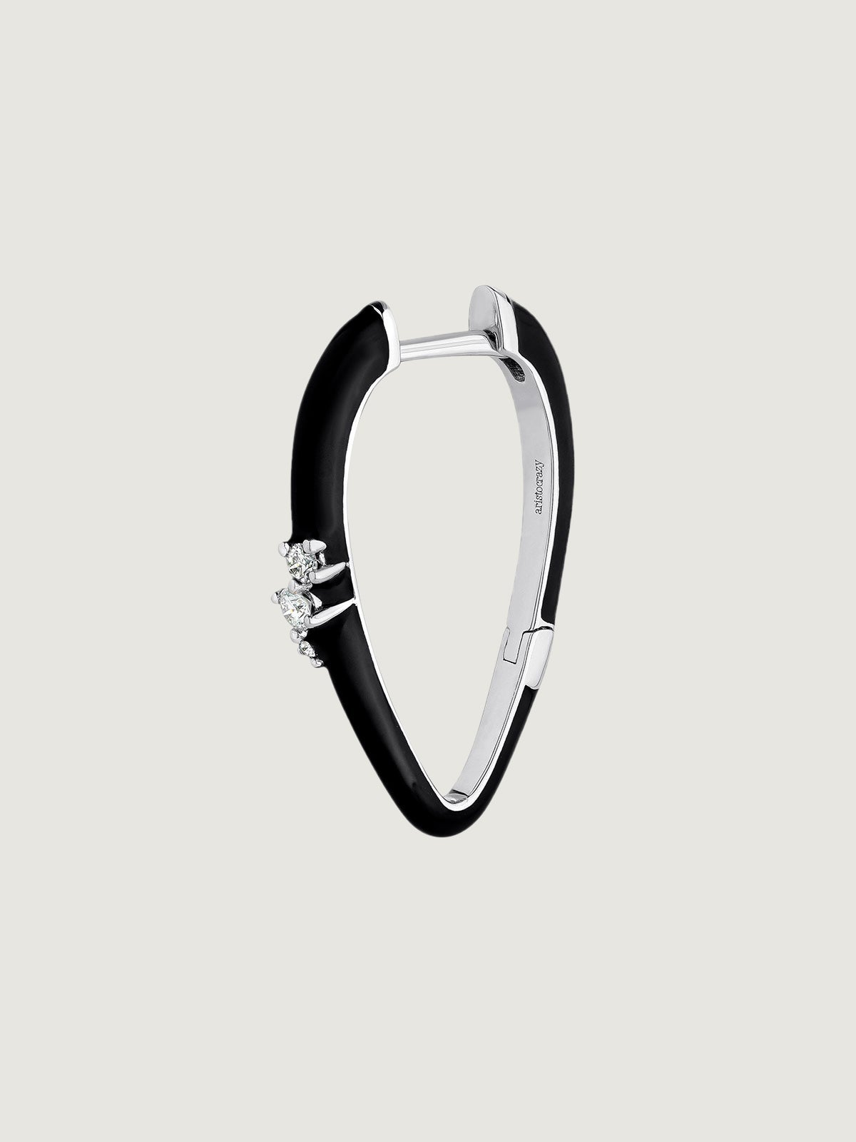 Pendiente individual de oro blanco de 18K con esmalte negro y diamantes