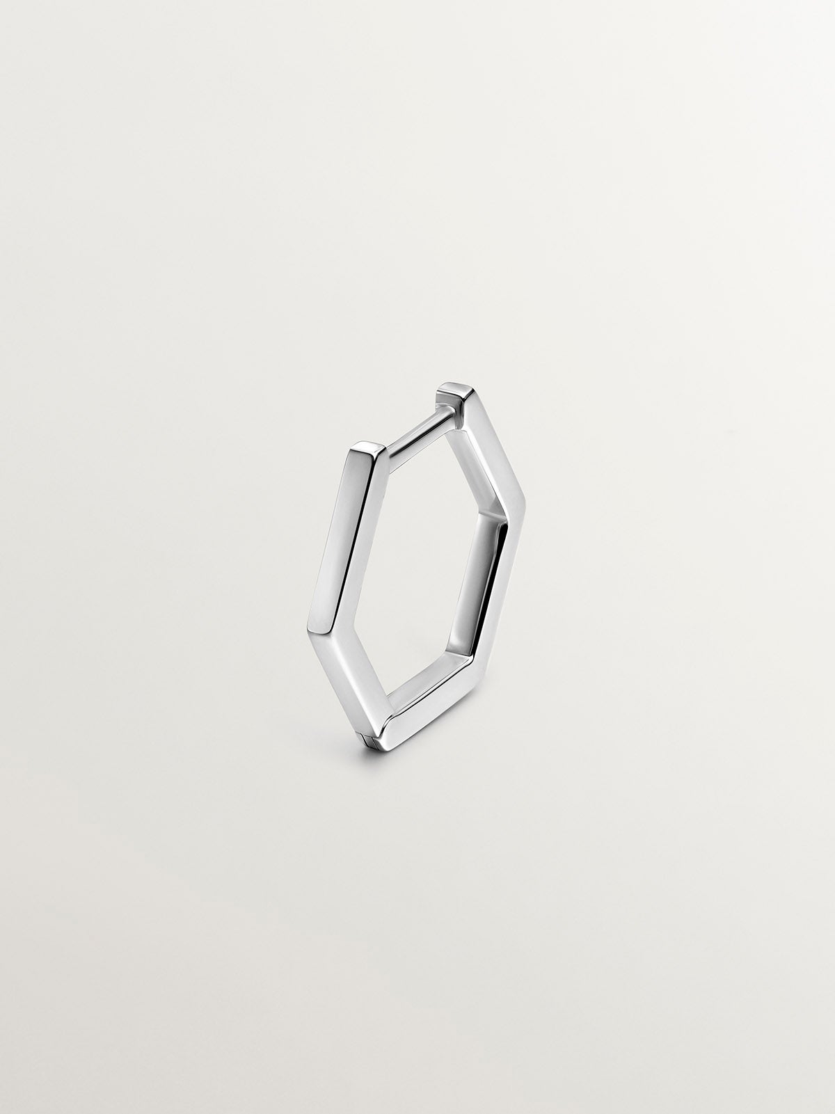 Pendiente individual de aro de oro blanco de 9K con forma hexagonal
