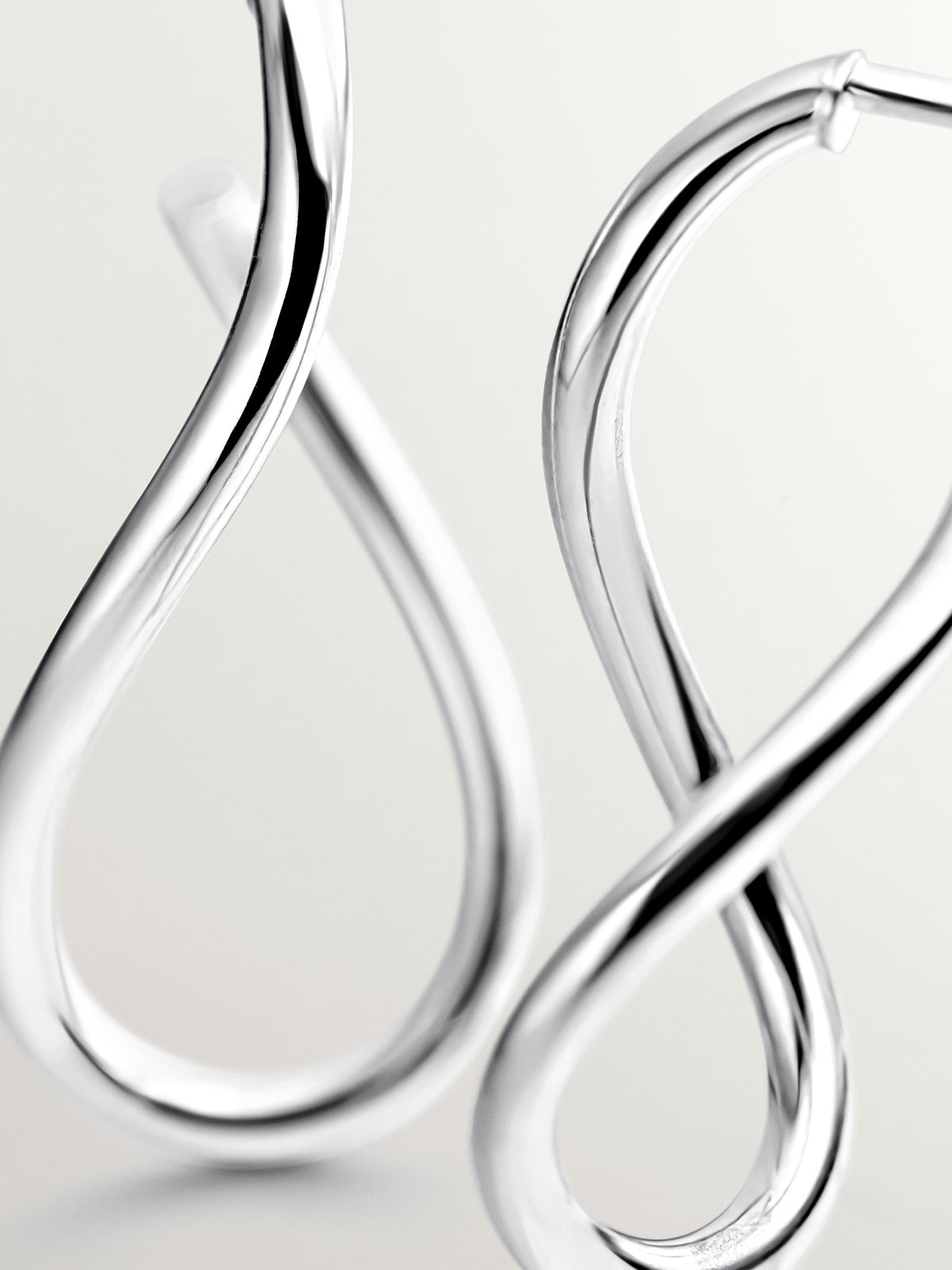 Pendientes de aro ondulados medianos de plata 925