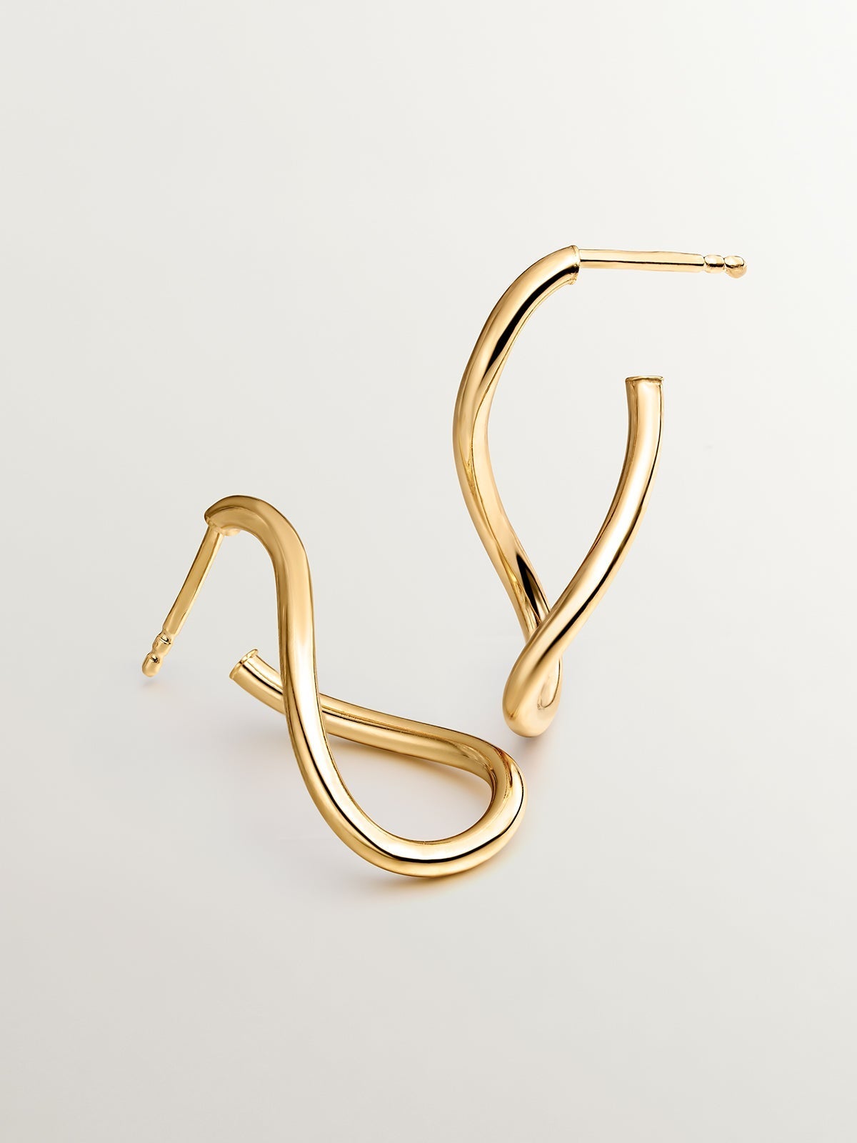 Pendientes de aro ondulados medianos de plata 925 bañada en oro amarillo de 18K