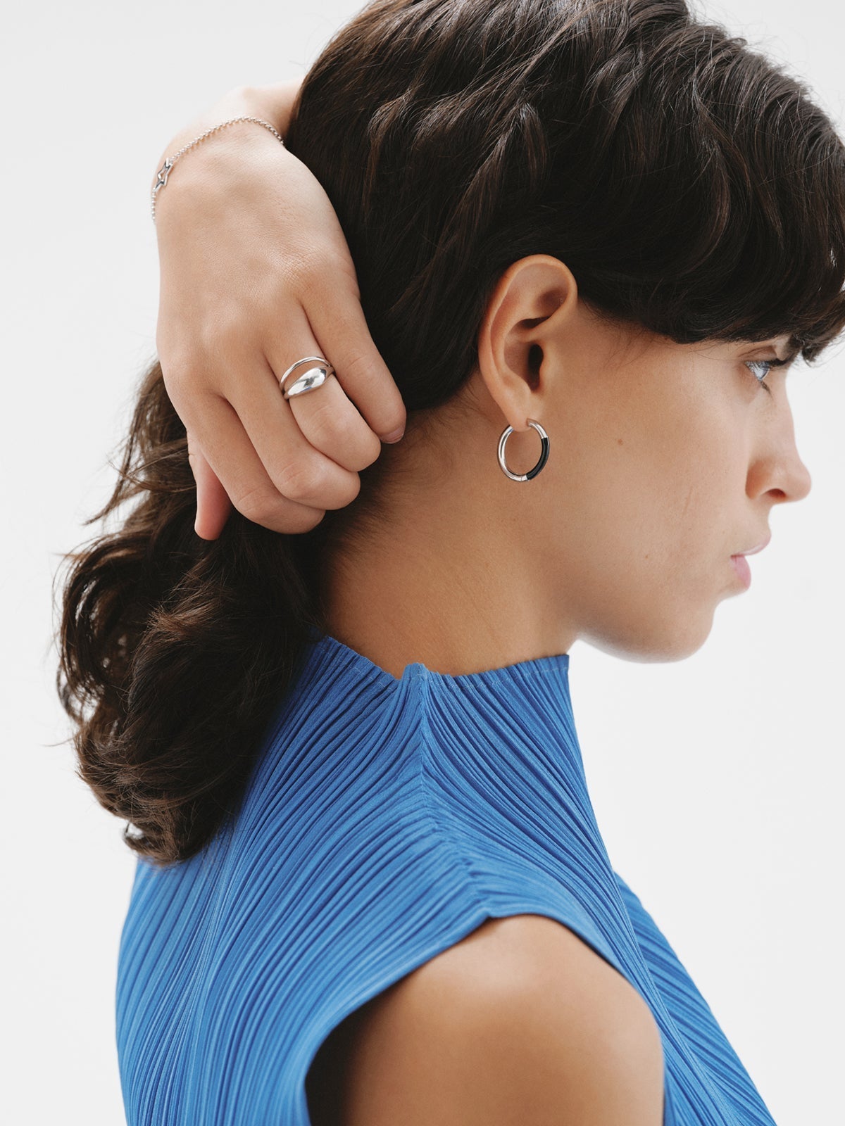 Pendientes de aro mediano de plata 925 con esmalte negro