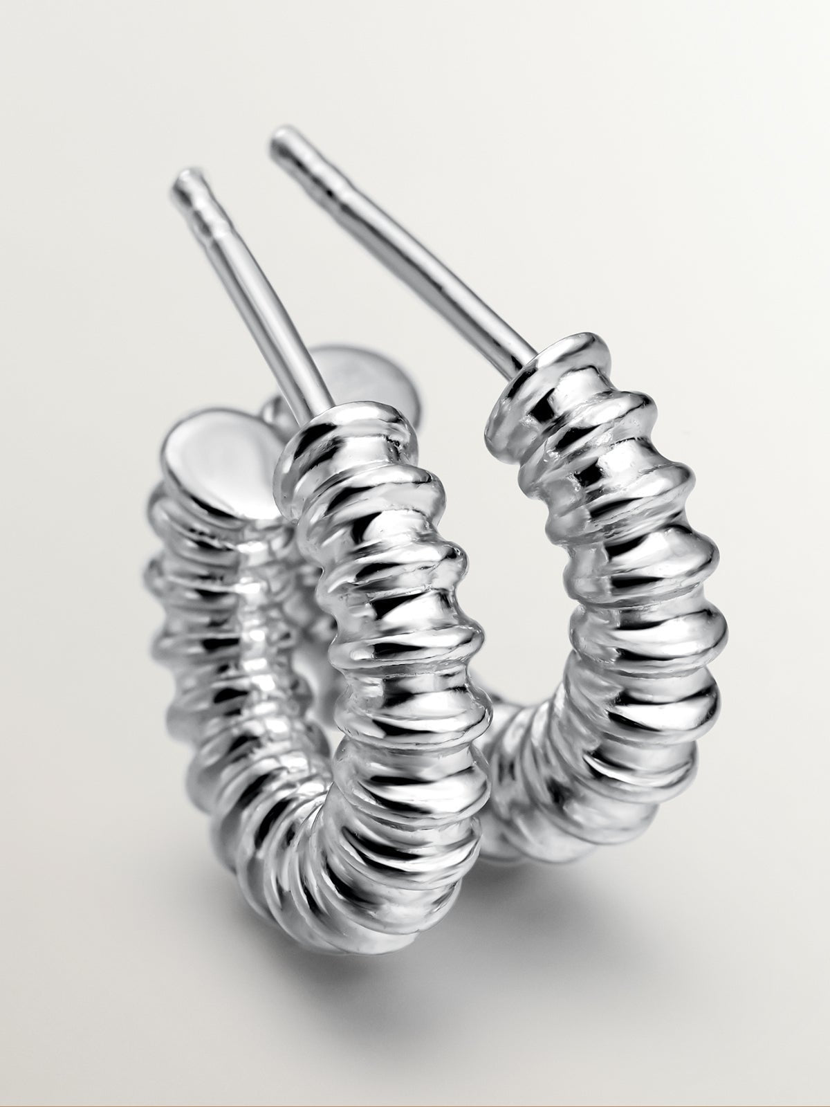 Pendientes de aro pequeños de plata 925 con acabado en relieve