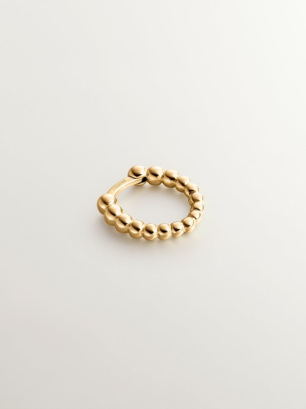 Piercing de aro de oro blanco de 18K con bolas