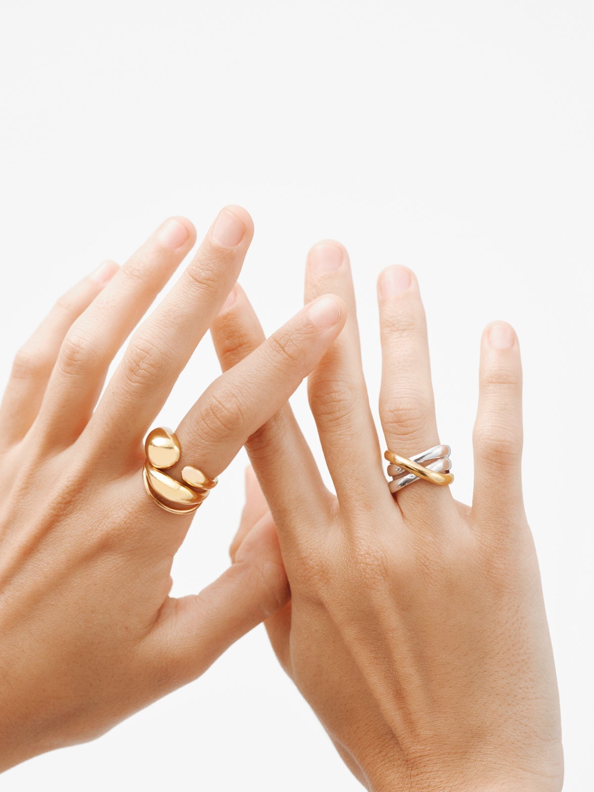 Anillo Tú y Yo de plata 925 bañada en oro amarillo de 18K con forma abombada