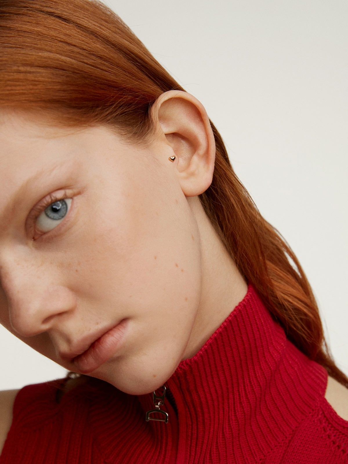 Piercing de oro amarillo de 18K con forma de corazón