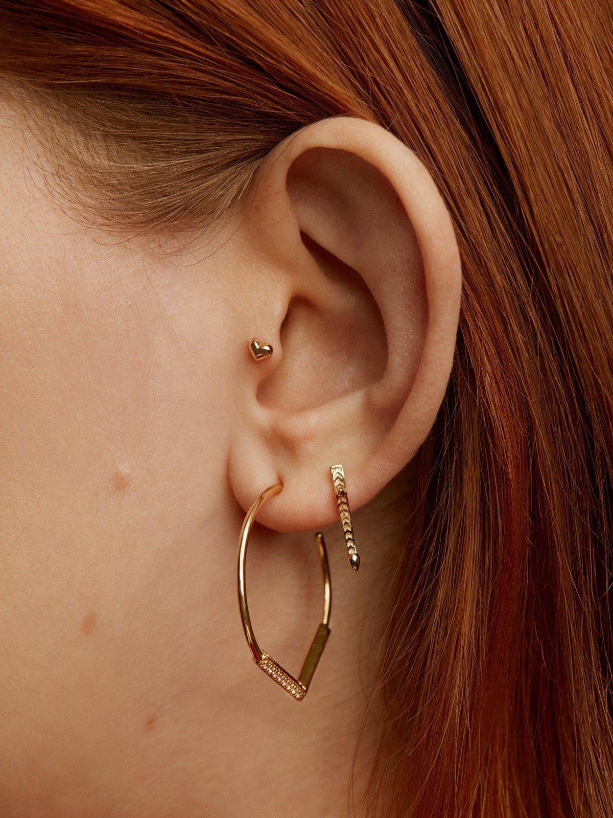 Piercing de oro amarillo de 18K con forma de corazón