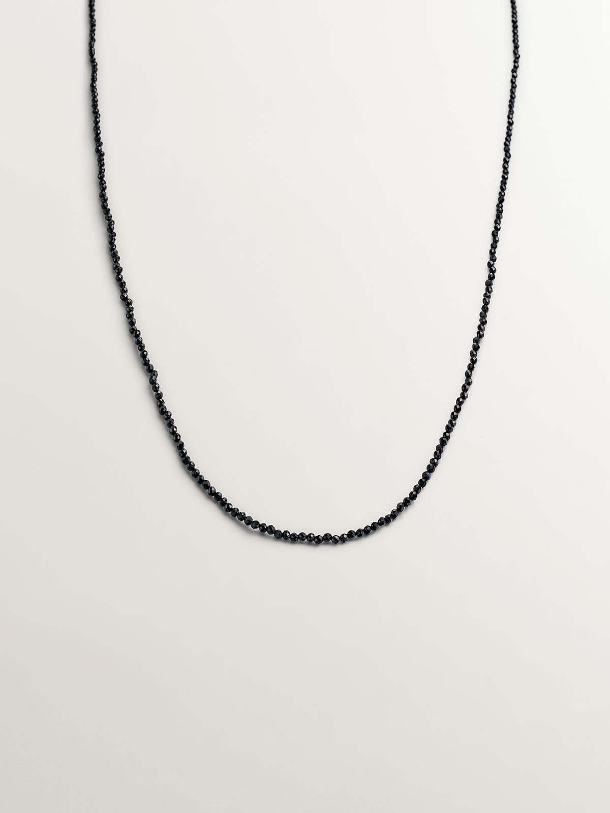 Collar de plata 925 con bolitas de espinelas negras